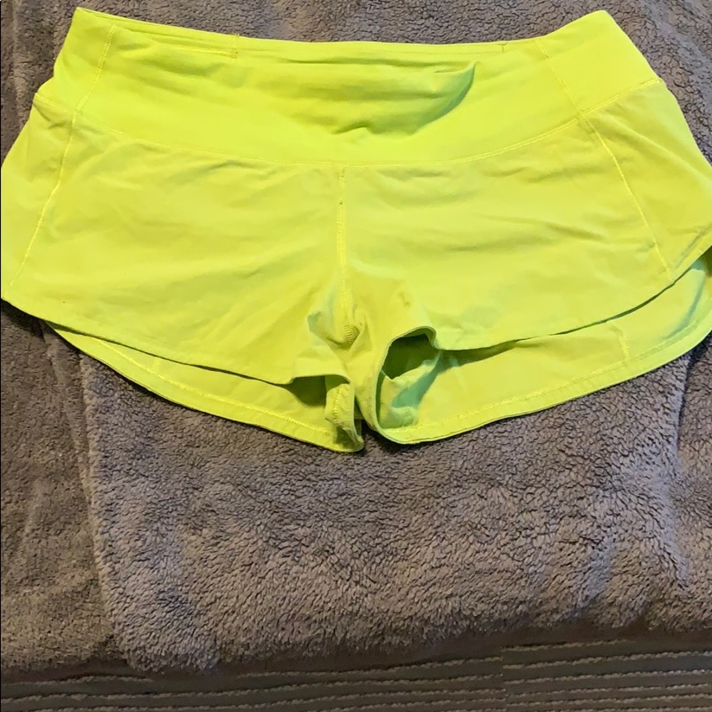 Lululemon size 6 Speed Up Lime Green